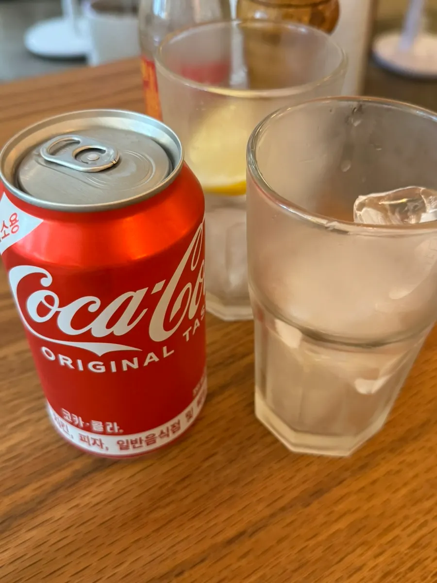 피자와 함께 주문한 콜라