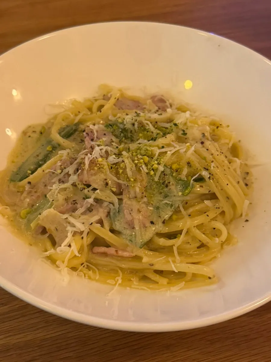 Bacon cream pasta with thick sauce
