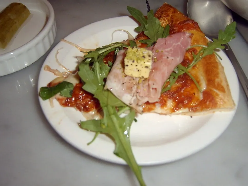 Jambon beurre pizza topped with arugula