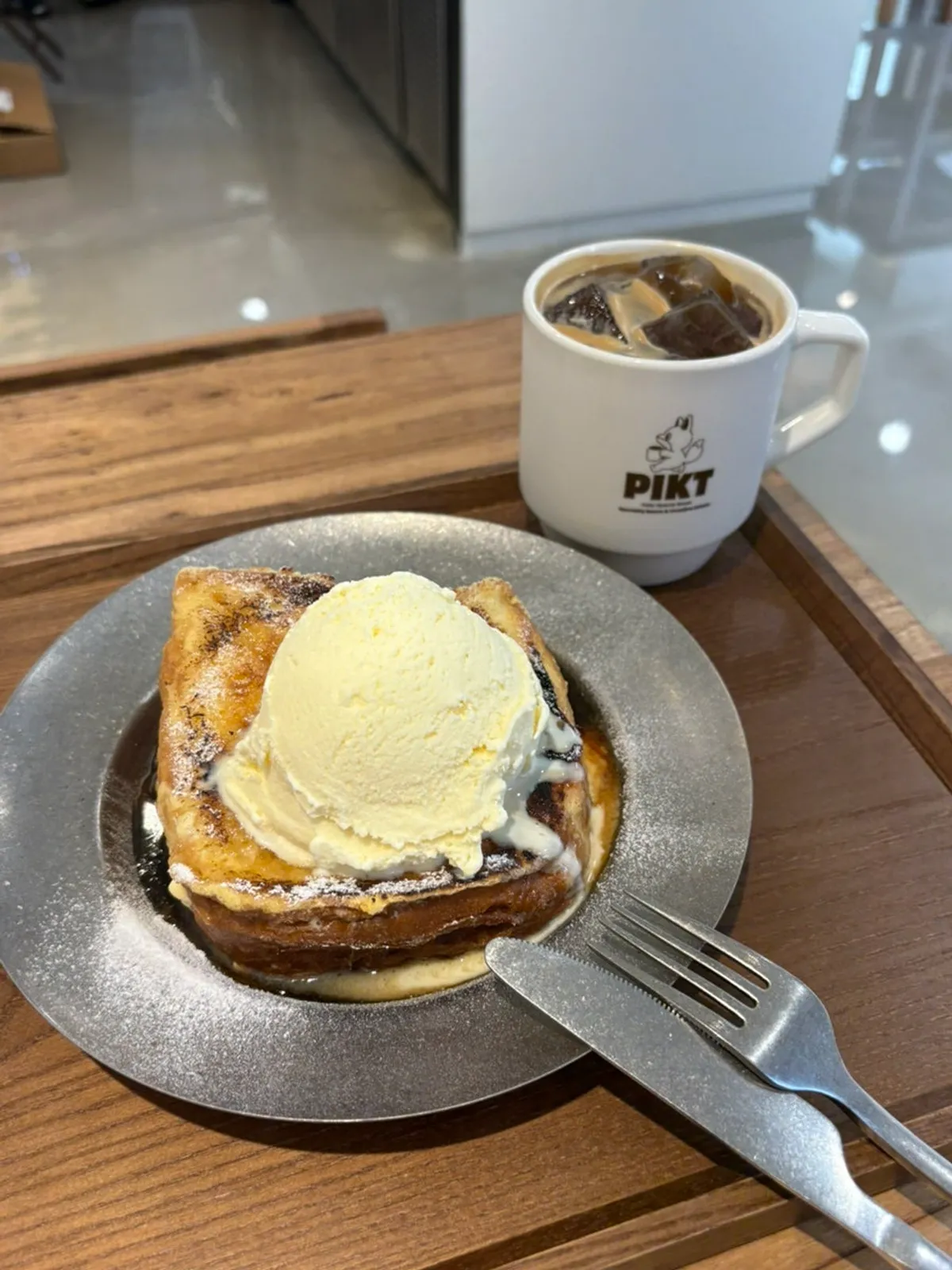Aged French toast and iced americano set