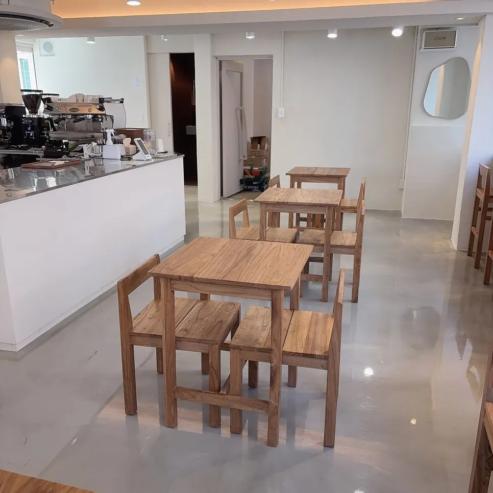 픽트로스터리 망원점 외관 디테일