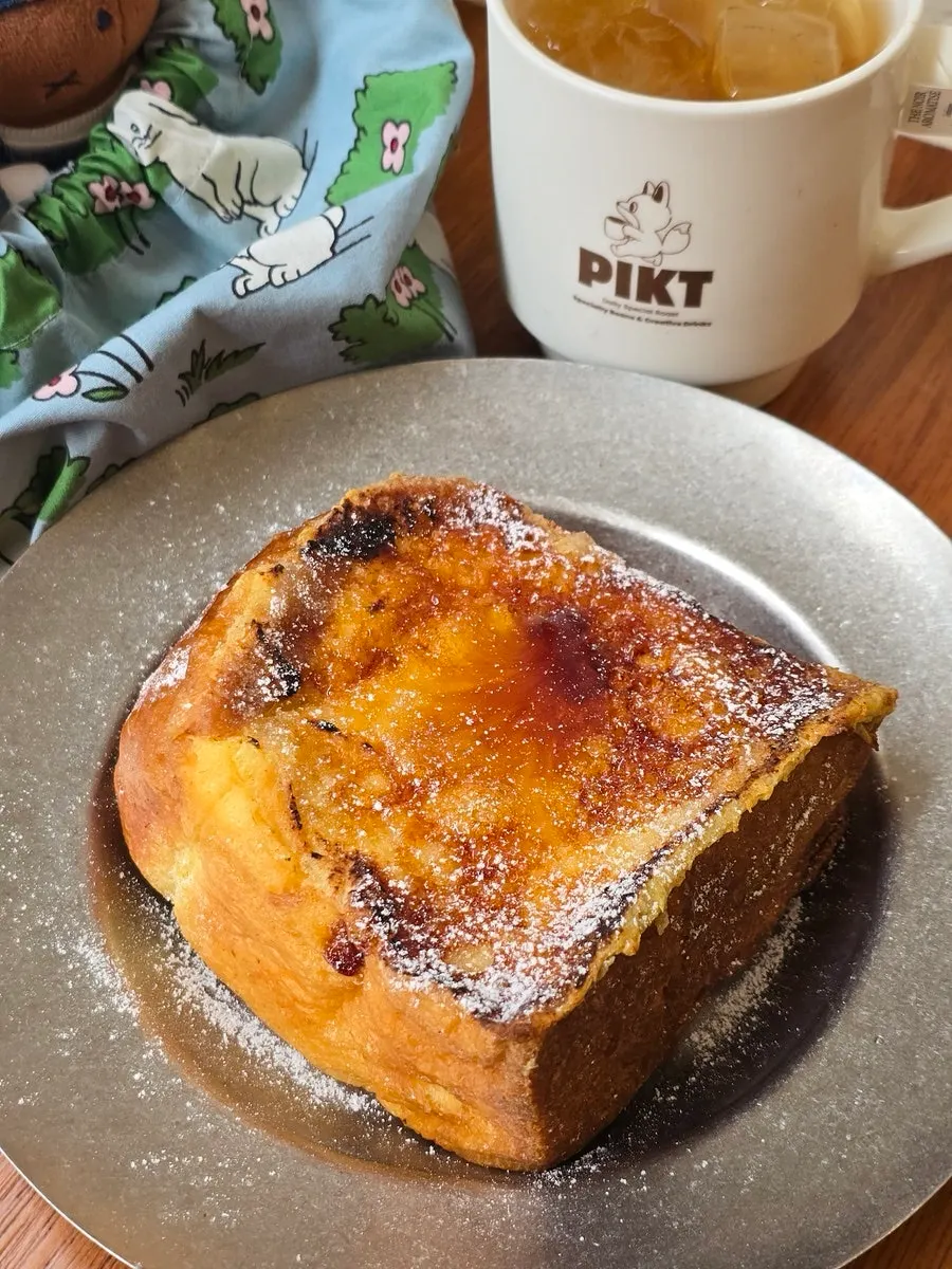Cross-section of the thick French toast