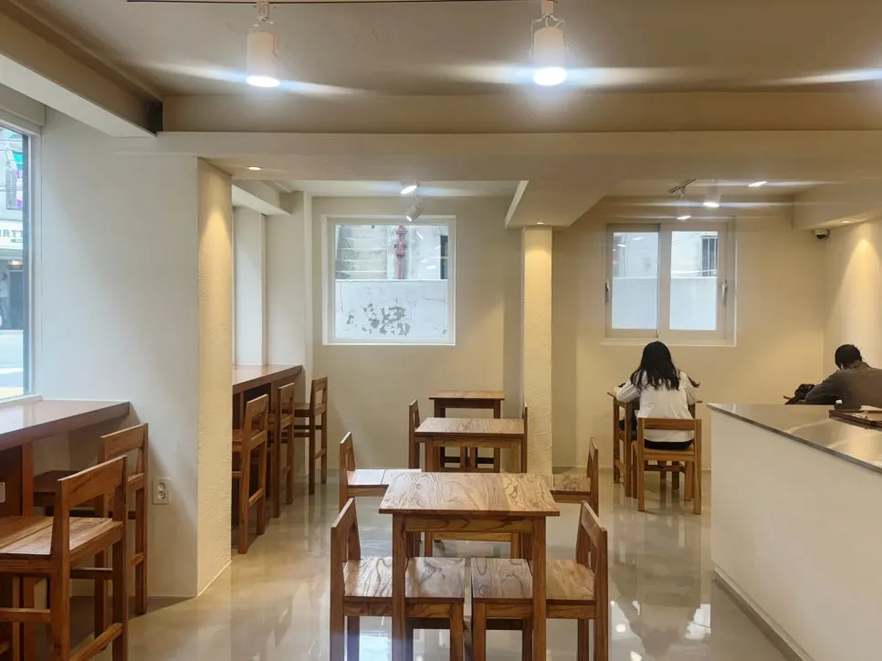 Interior with a variety of seating options