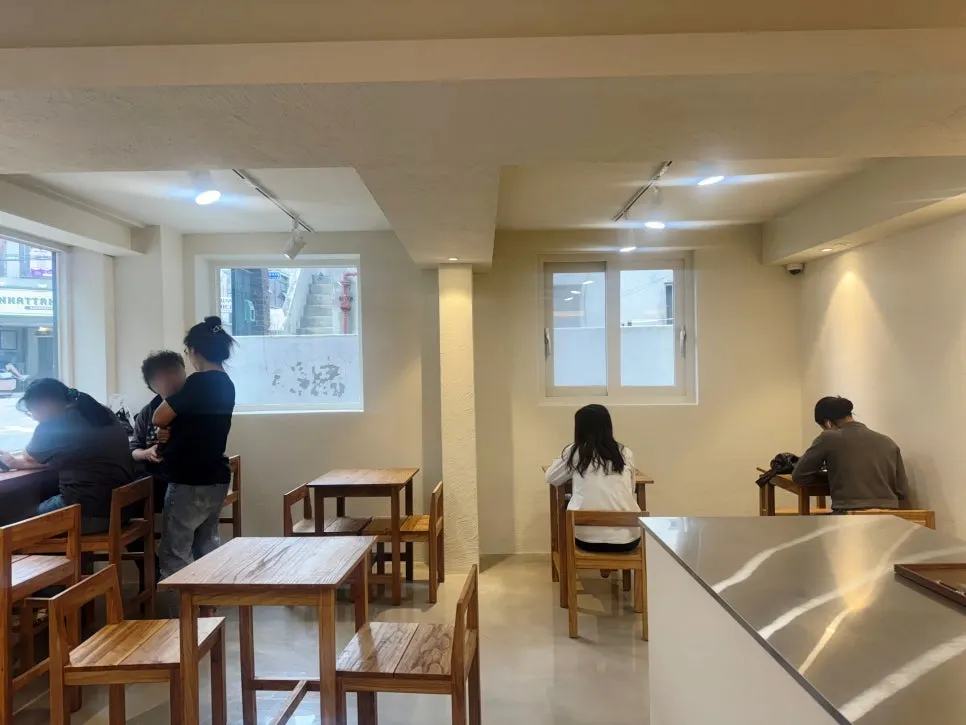 Window table with an outlet at every seat