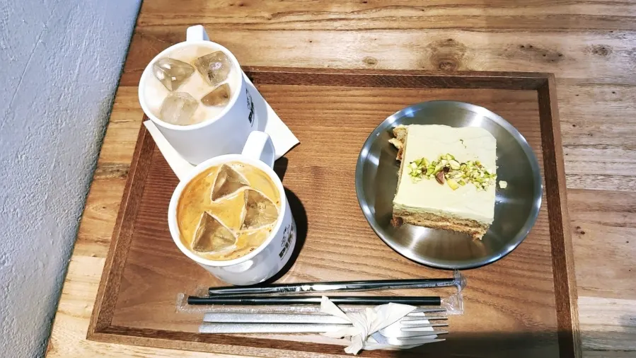 Iced latte and iced café mocha on the table