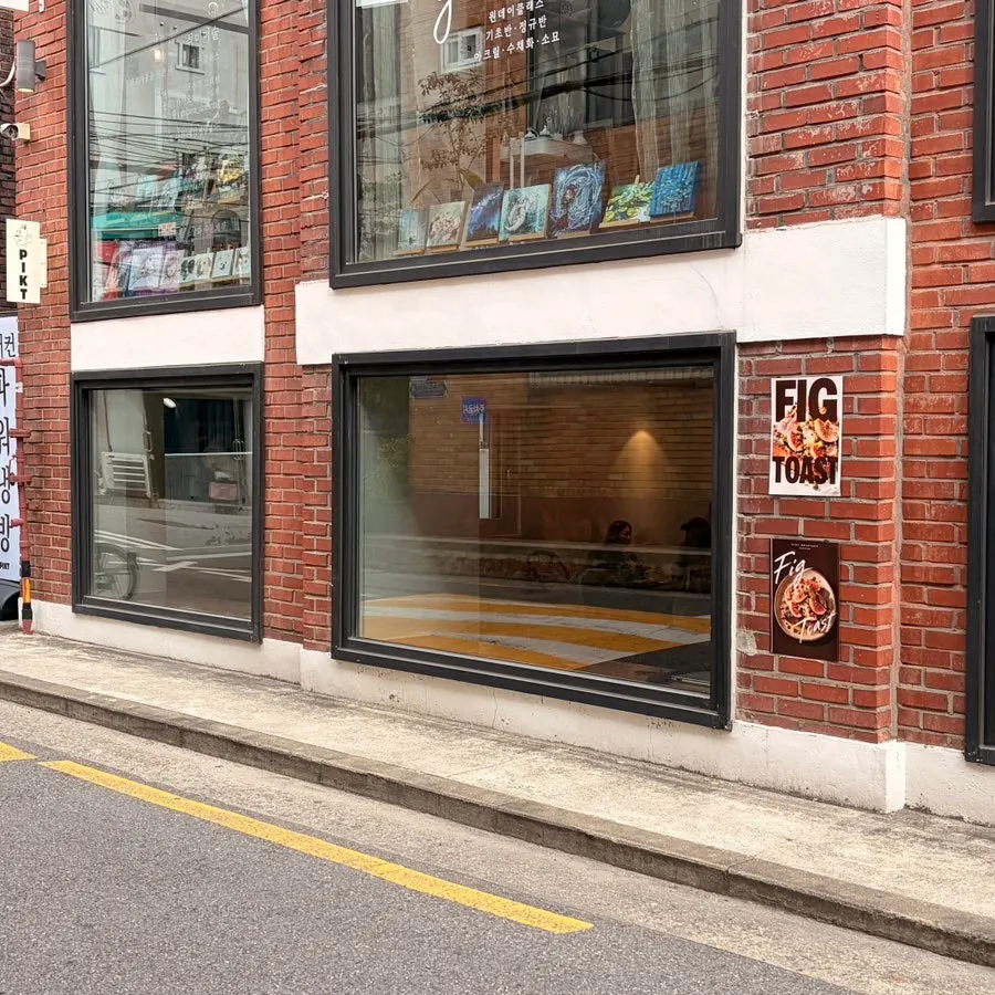 Brick exterior of PICT Roastery in Mangwon-dong, converted from a house