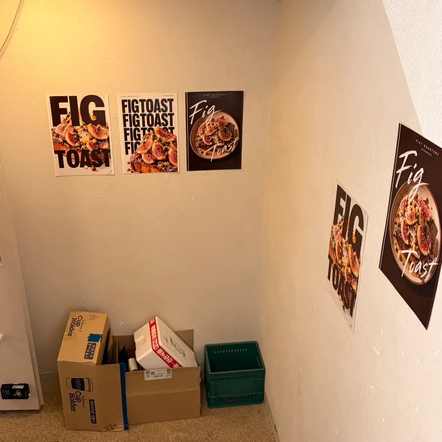 Entrance of PICT Roastery Mangwon Branch roastery café