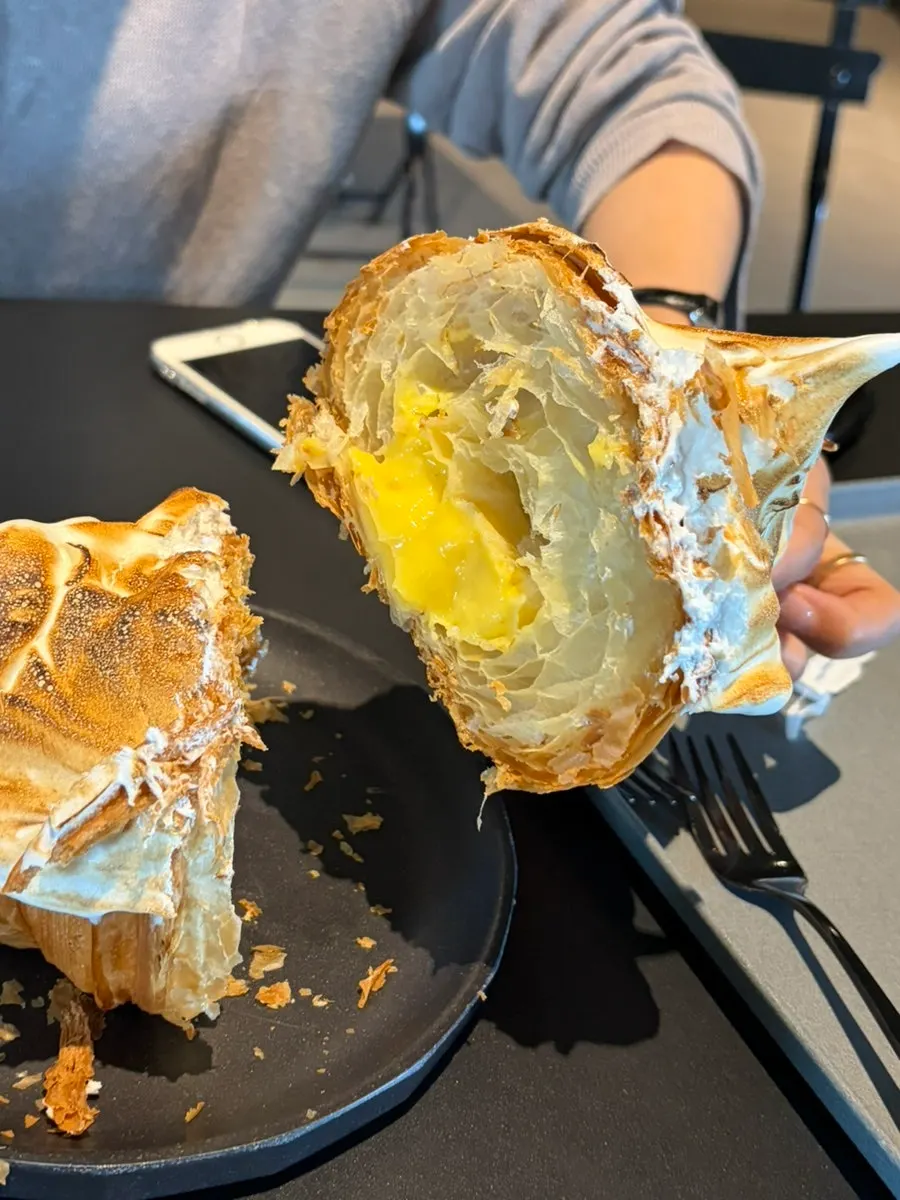 쇼콜라 원두로 내린 아이스 아메리카노 두 잔