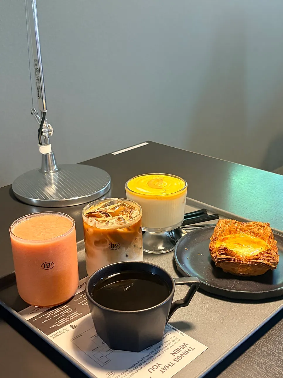 아이가 주문한 토마토주스 한 잔