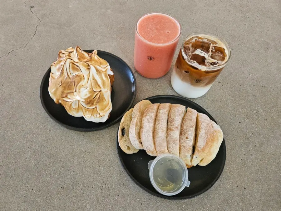 피어어피어 토마토주스와 아이스 바닐라라떼
