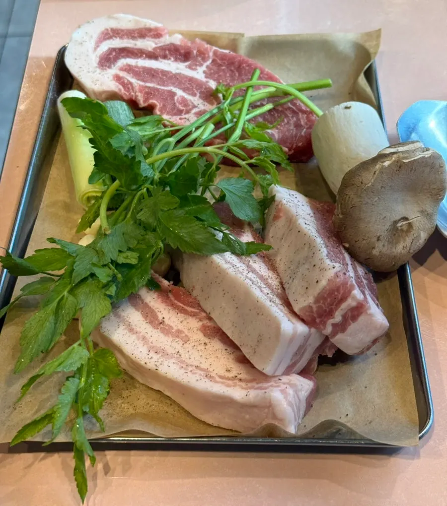 Pickled ginger and pickled wood ear mushroom side dishes