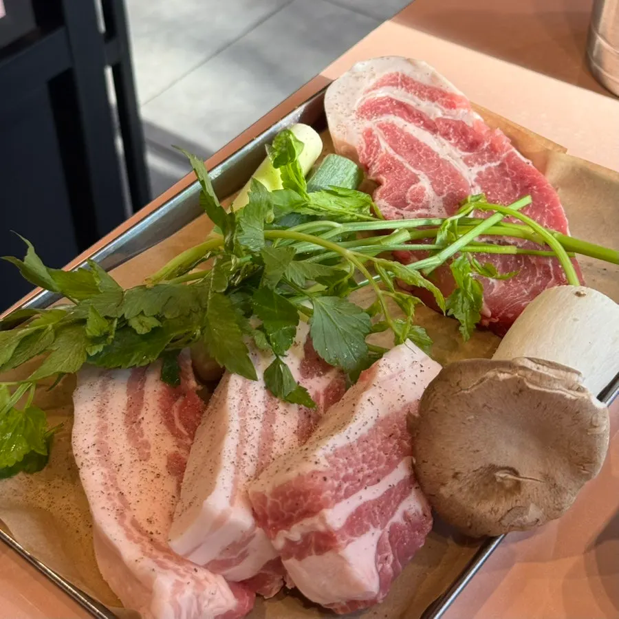 Side dish plate with wasabi and sauces