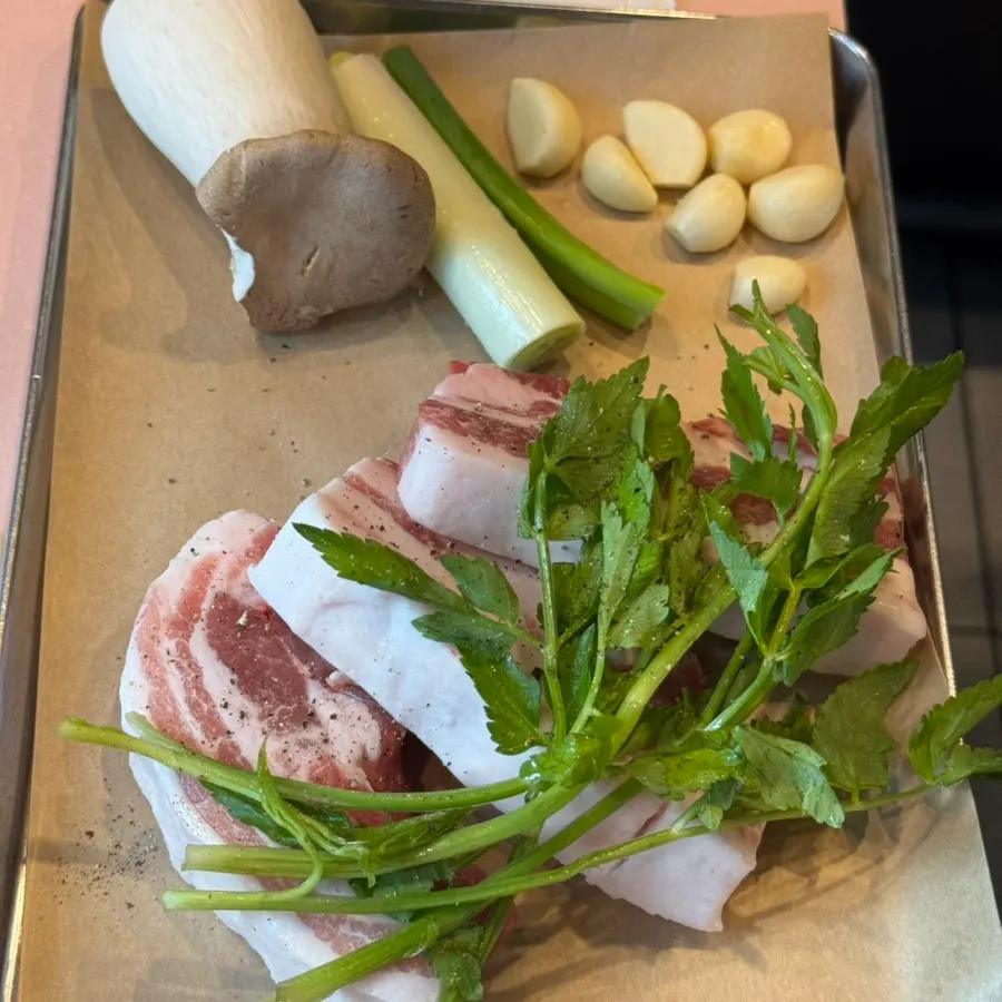 150g pork belly placed on the grill