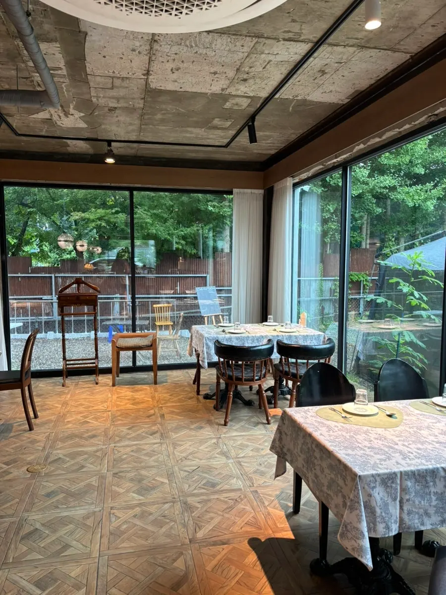 Pig Mie-eul interior with decorative pieces