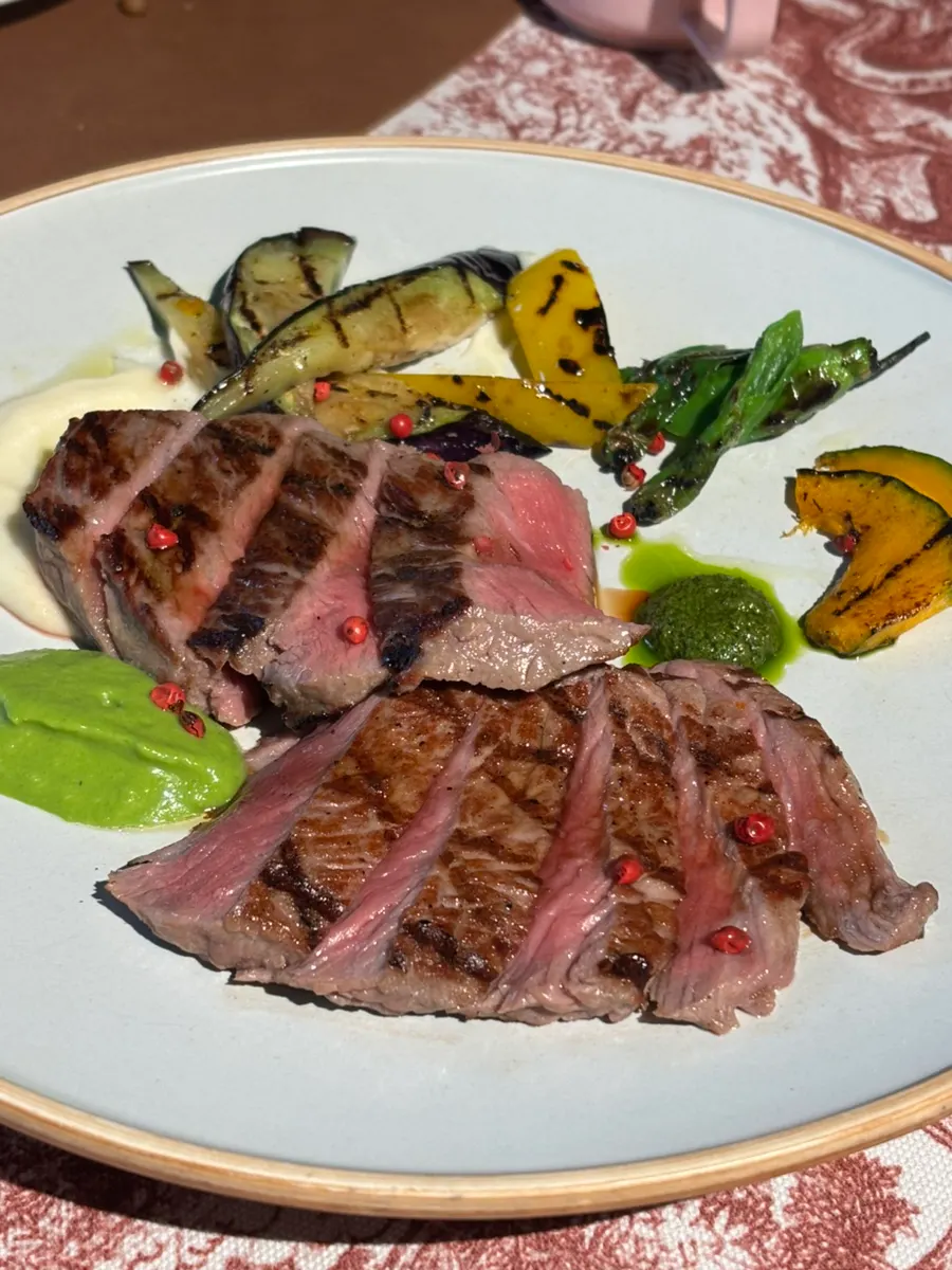 Pig Mie-eul striploin steak with garnish