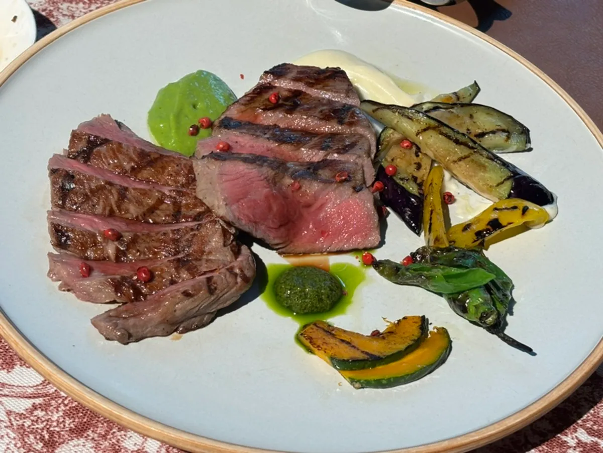 Cross-section and plating of the striploin steak
