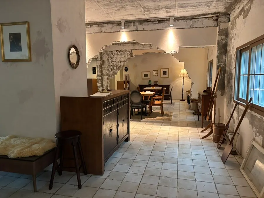 Space leading up to Pig Mie-eul's 2nd floor