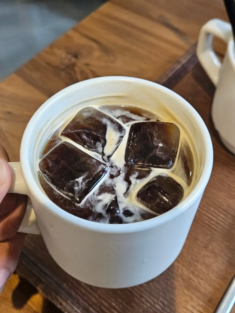 Iced americano and decaf iced latte
