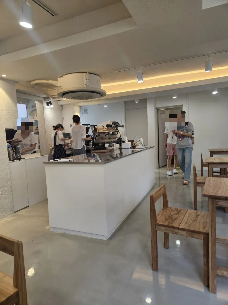 Basement interior of PICT Roastery Mangwon Branch