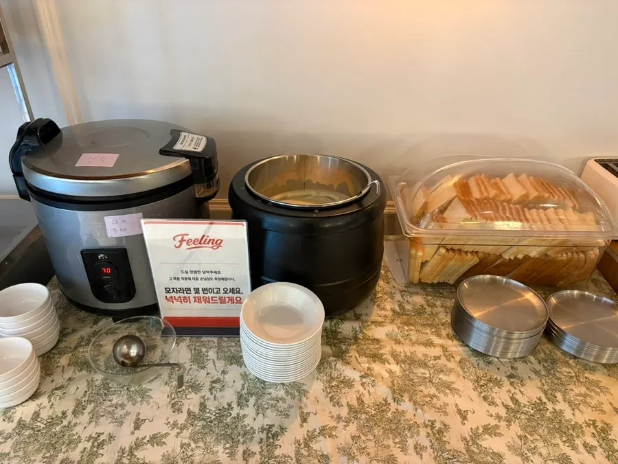 Self bar corner for soup and soup base