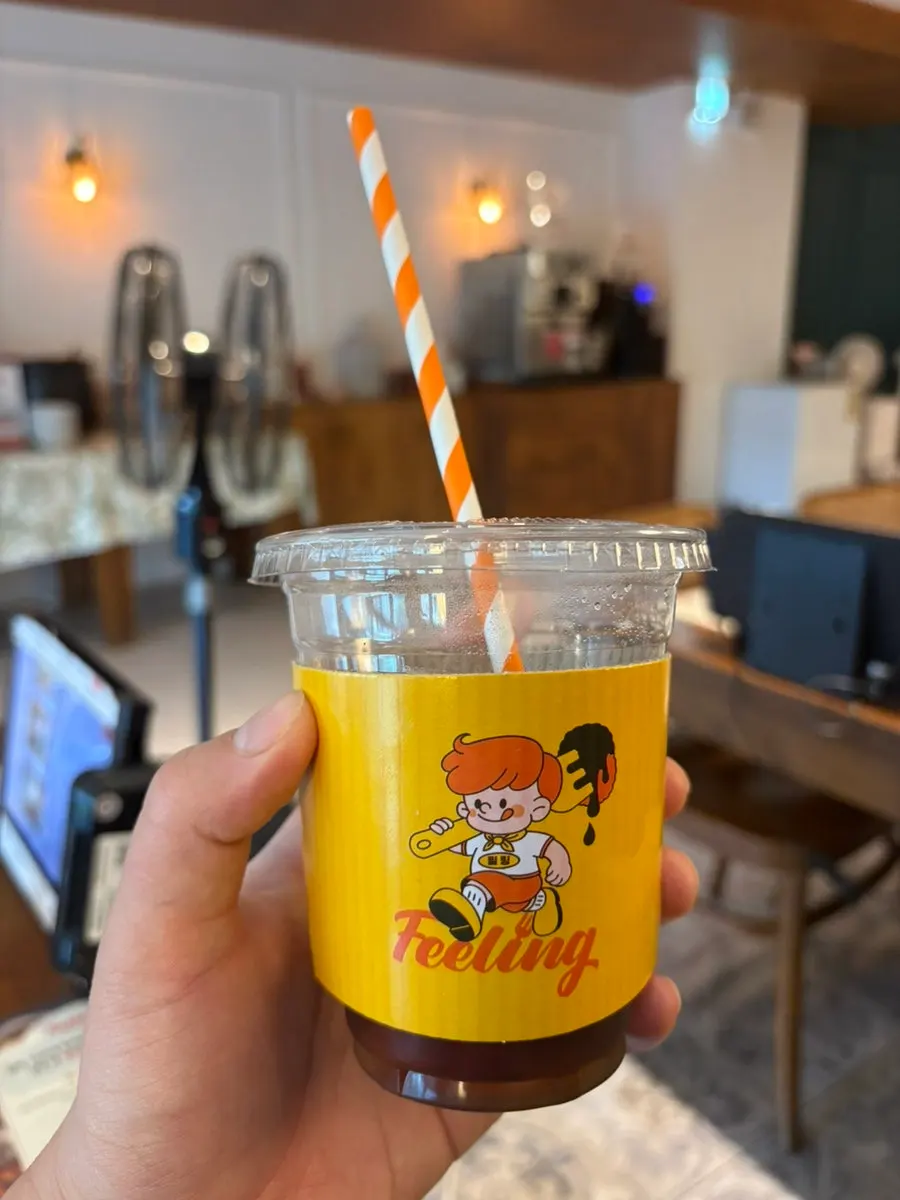 Filling iced americano served in an ice cup