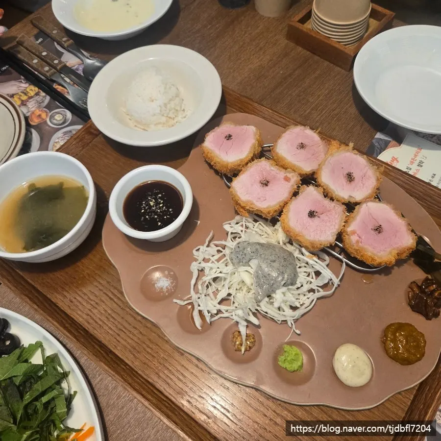 200시간 안심카츠 한상 차림