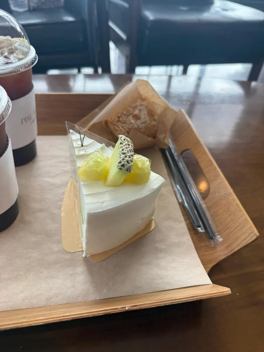 Iced americano and melon cake at Pine Terrace