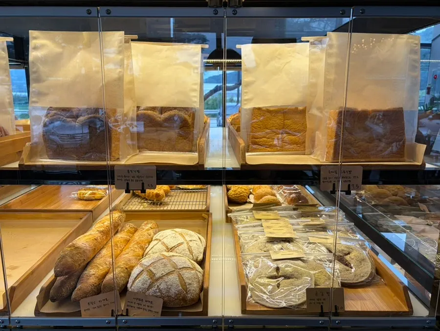 Types of bread on the display case