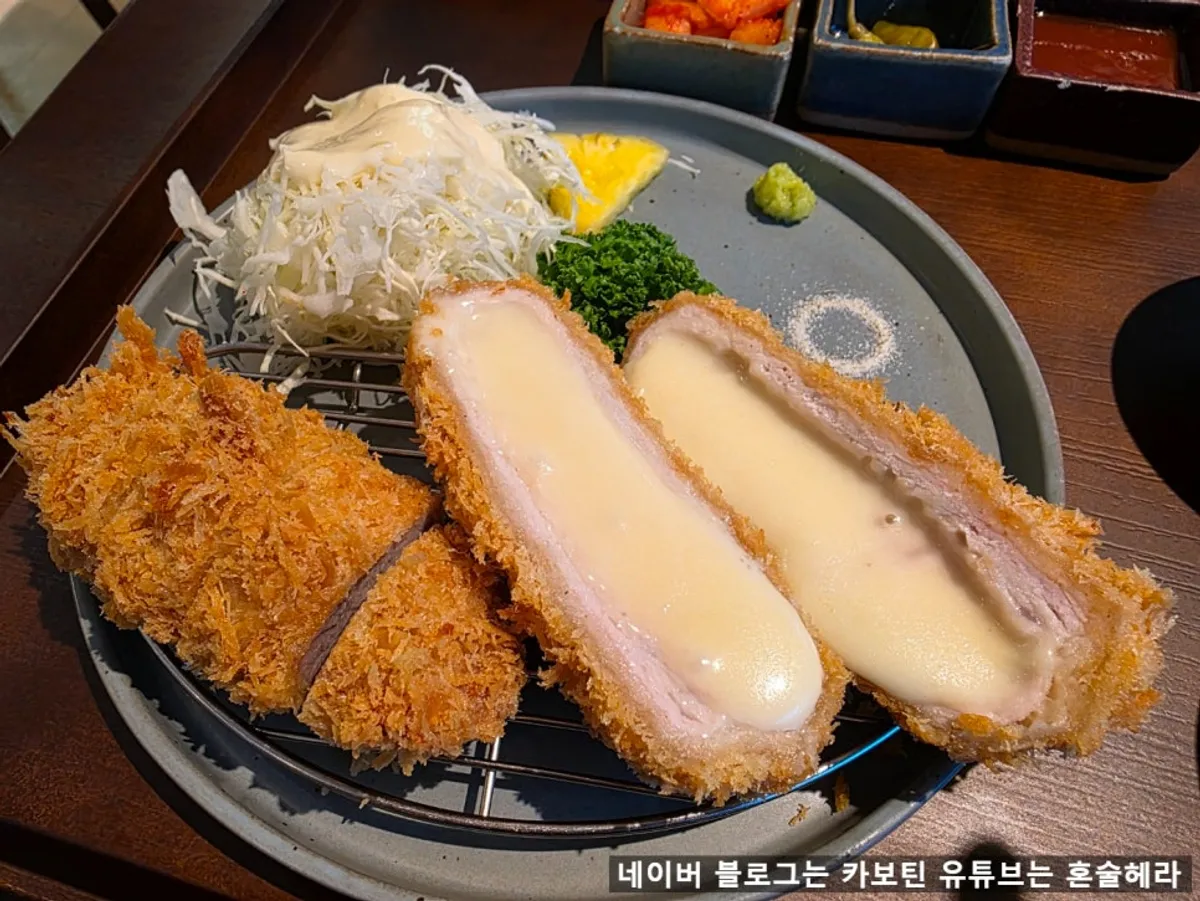 Pine Katsu Jamsil Main Branchのヒレ・チーズカツセット全体の食卓