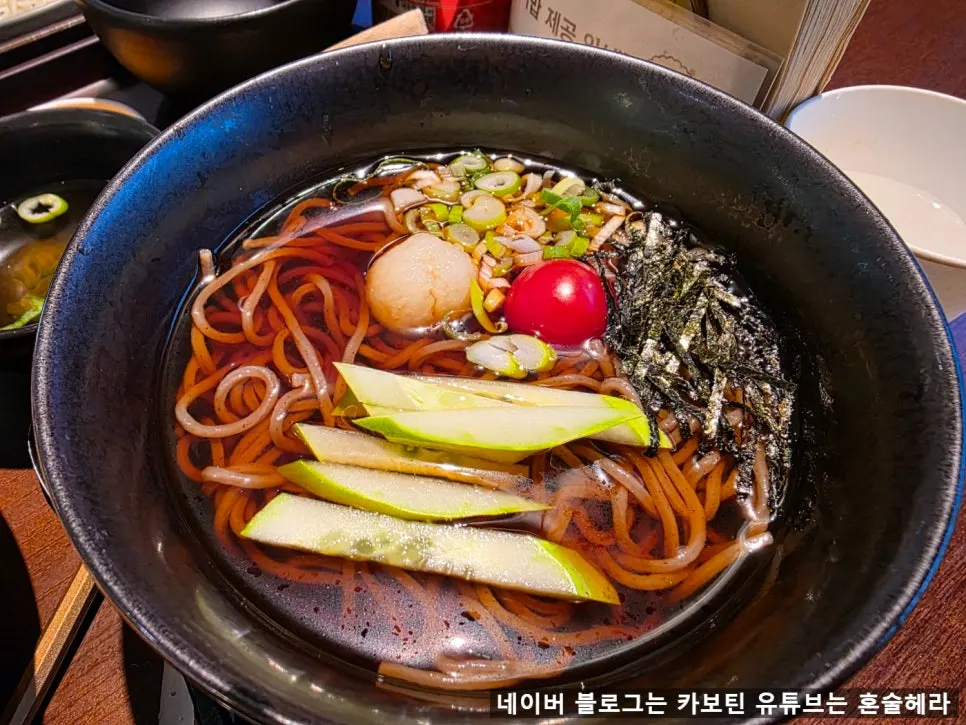 とんかつと一緒に楽しむカレーライス一口