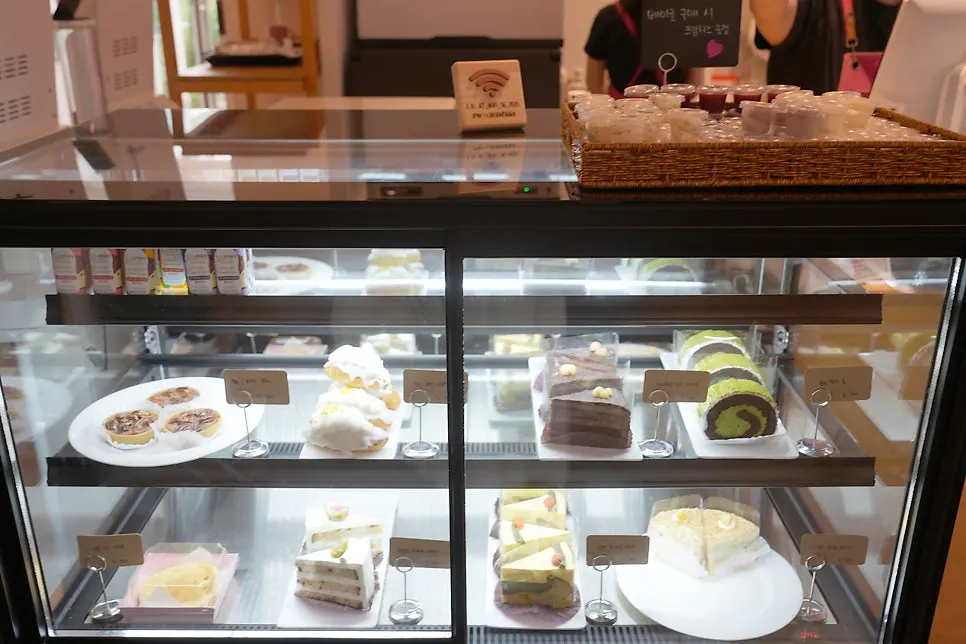Display case with house-made bagels and bread