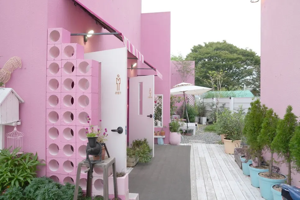 View of the Eulwangri Pink Wall Cafe space
