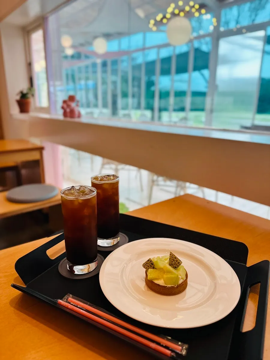 Melon tart and iced Americano