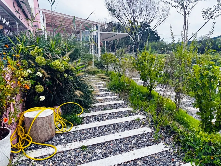 Outdoor space with a resort-like atmosphere