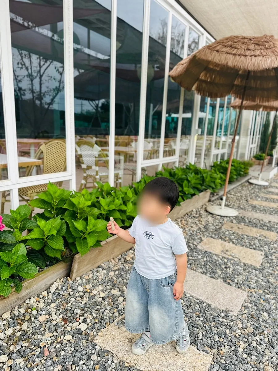 Outdoor photo zone on an overcast day