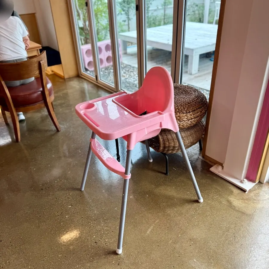 핑크색 유아의자