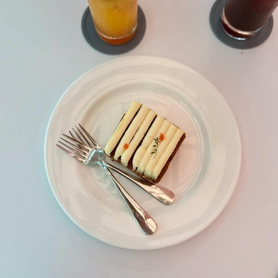 핑크월카페 당근케이크 조각