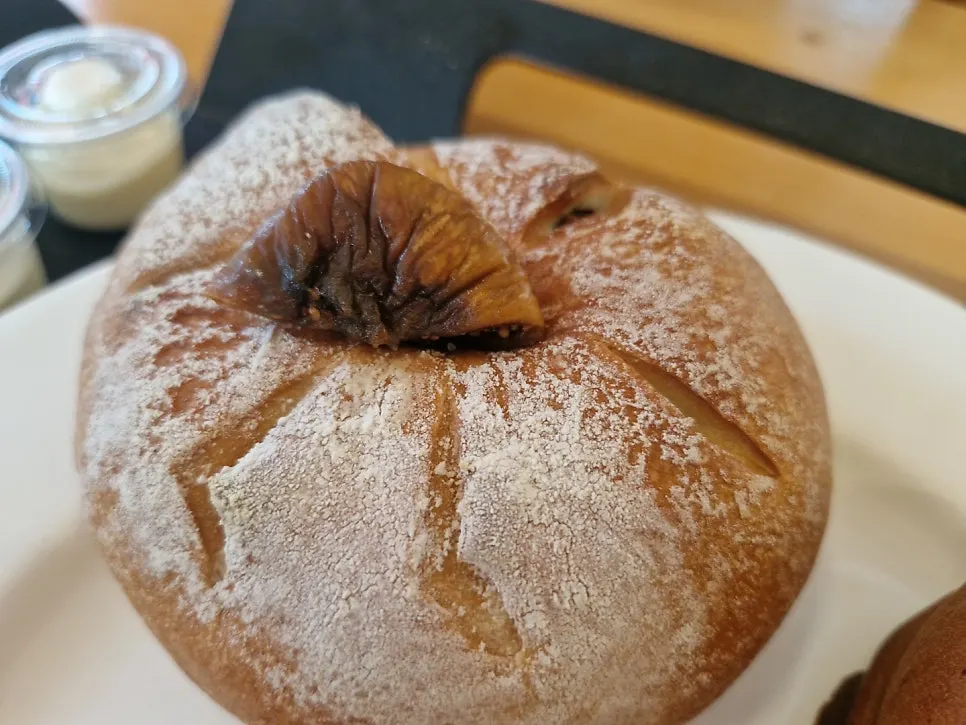 Mocha cream cheese bagel