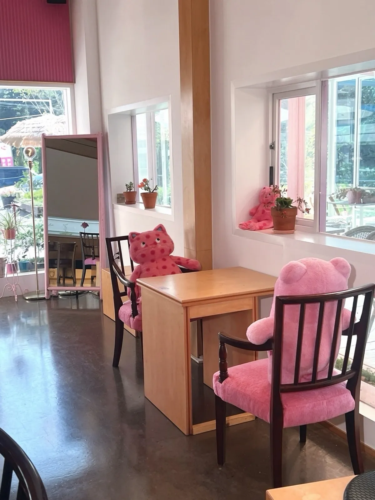 Cover photo of Pink Wall Cafe in Yeongjong