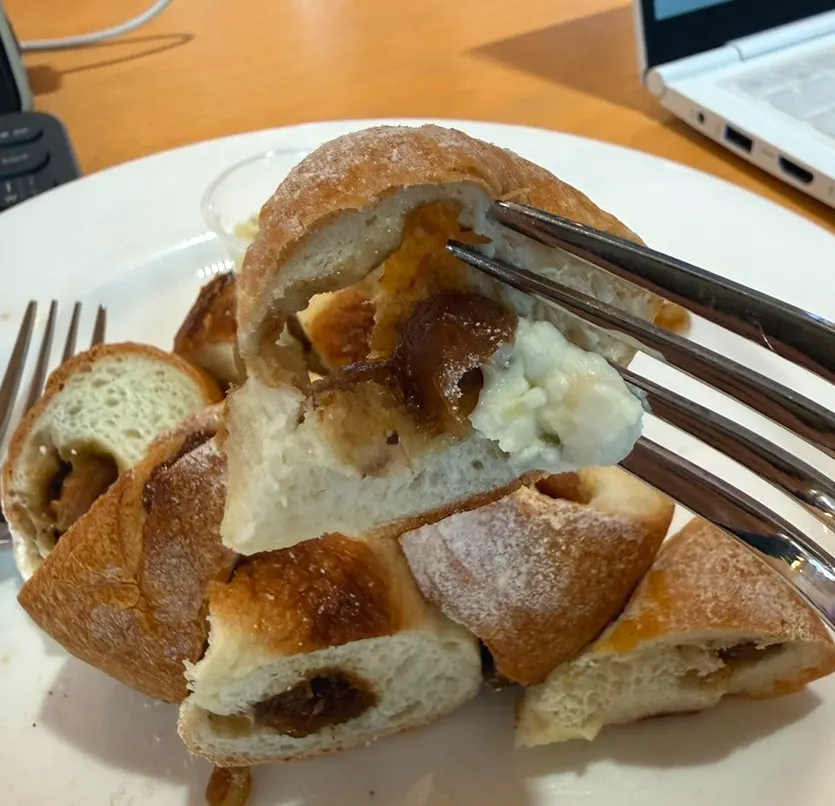 Fig bagel spread with green onion cream cheese