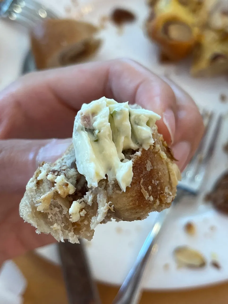 Fig rice bagel with green onion cream cheese