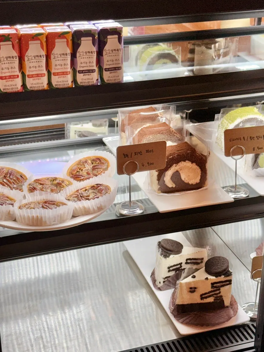 Bread display with squid ink roll cheese bagels