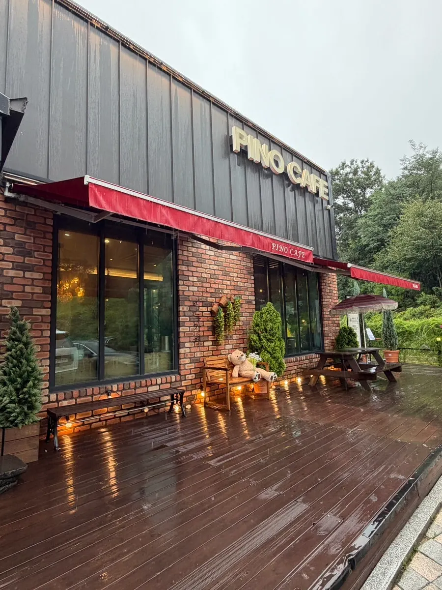Pino Cafe Cheonan exterior and parking lot view