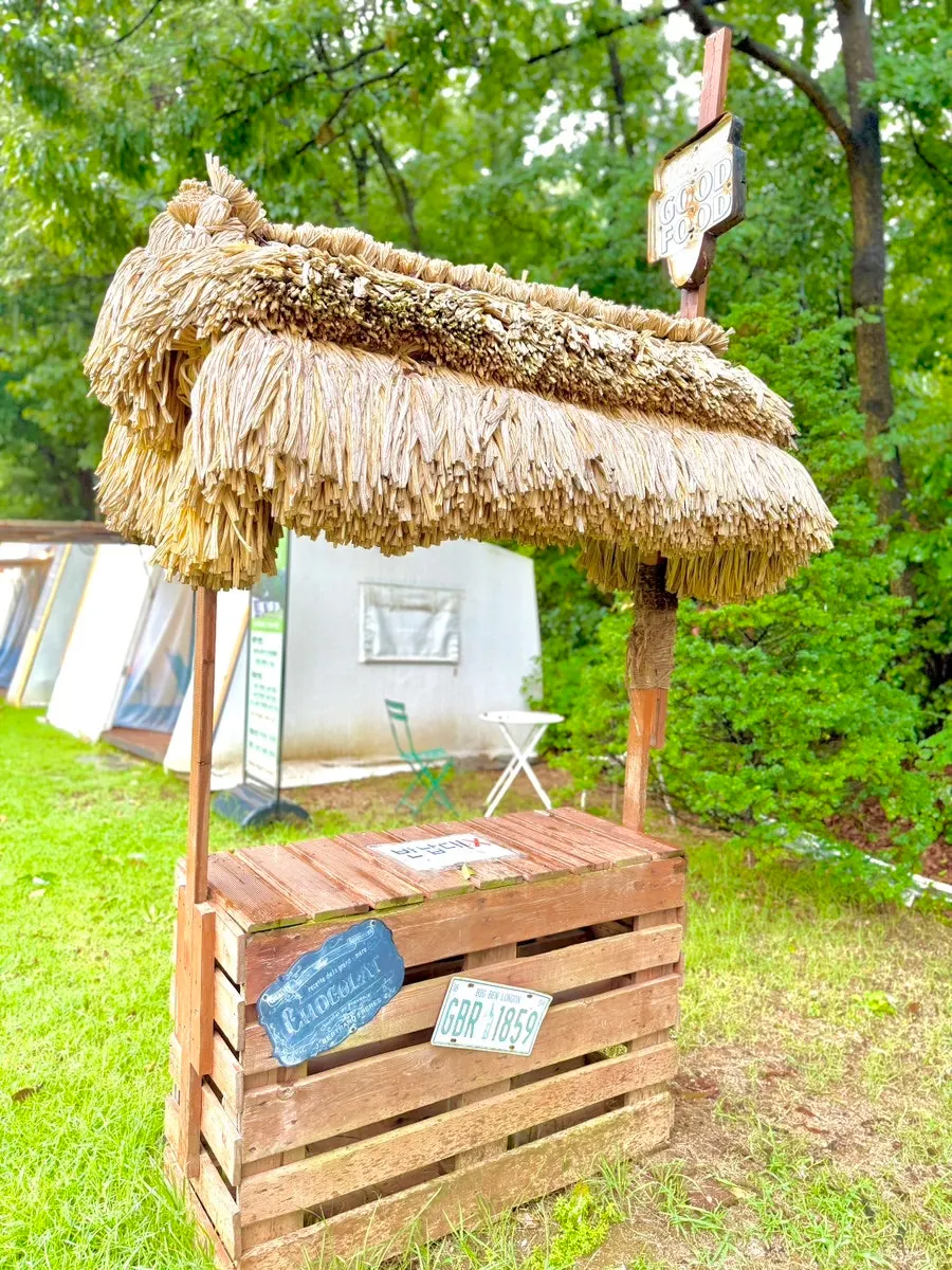 Charming dish return stand in the garden