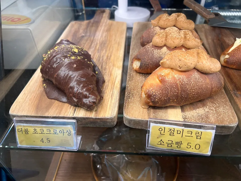 Pino Cafe Cheonan drink and food menu board