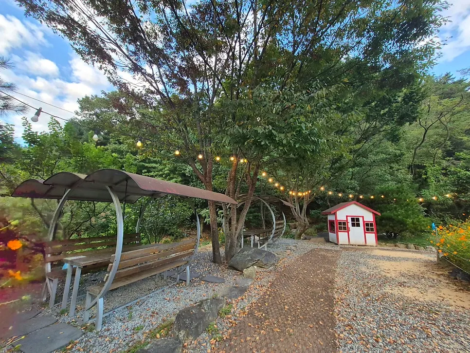 次の季節に向けて準備中のテーマ庭園