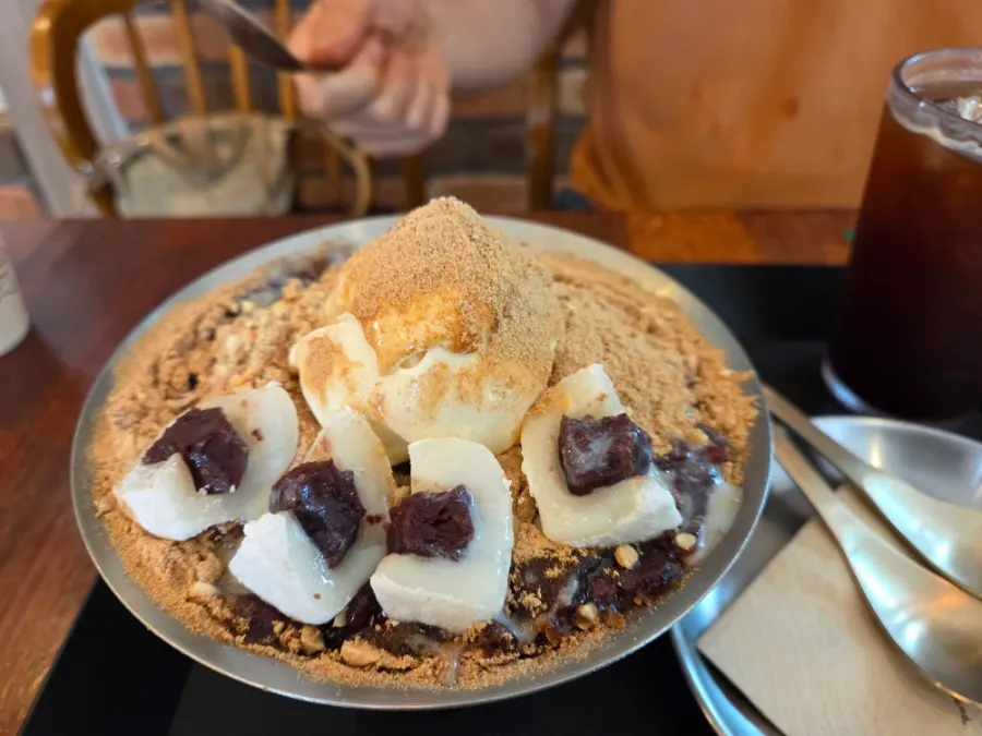 Pino Cafe bingsu and coffee dessert