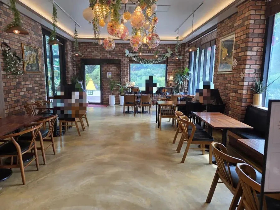 Pino Cafe's modern indoor seating