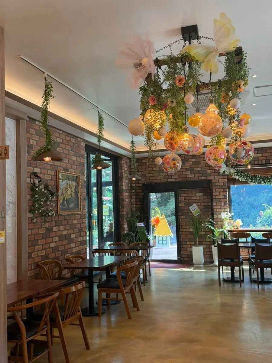 Pino Cafe's self-service bar with plates and cutlery