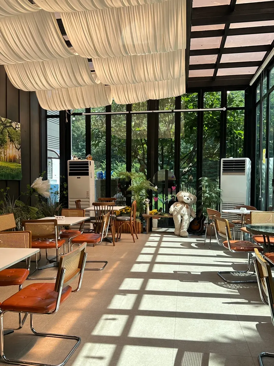 Full view of Pino Cafe Cheonan surrounded by nature